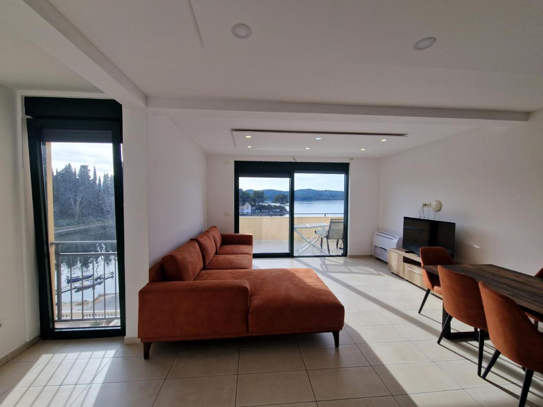 Tondo Apartment Tivat Bagian luar foto