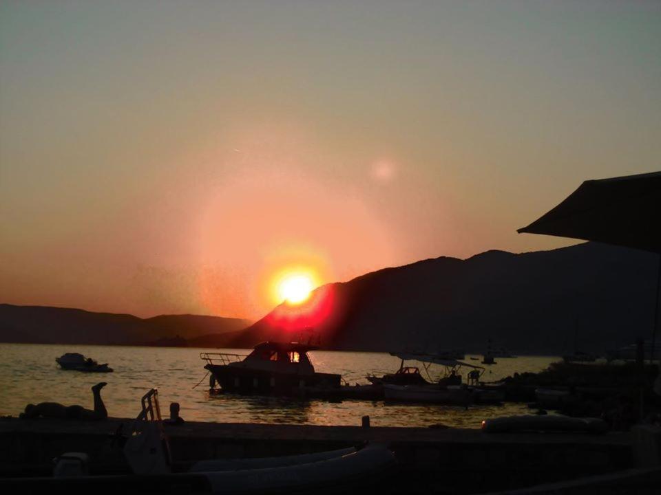 Tondo Apartment Tivat Bagian luar foto